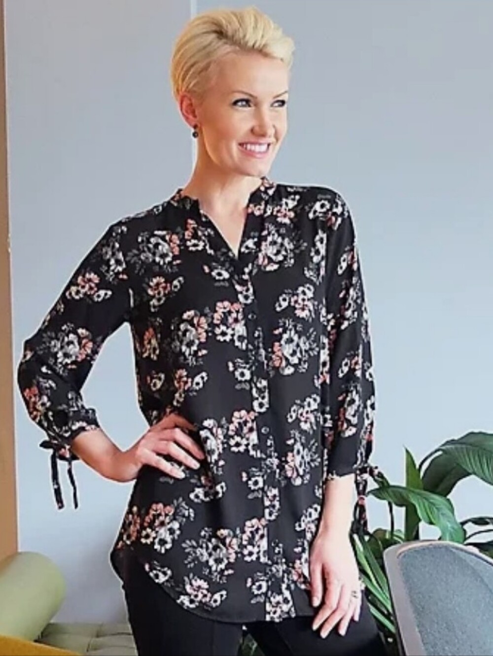 Joan Rivers Black Floral Button-Front Blouse Top
